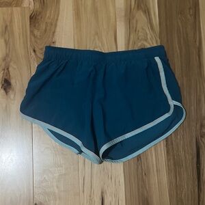 Rabbit repeats 4” shorts